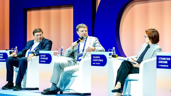 Первый зампред правления Совкомбанка Сергей Хотимский на форуме Финополис. Первый зампред правления Совкомбанка Сергей Хотимский на форуме Финополис.