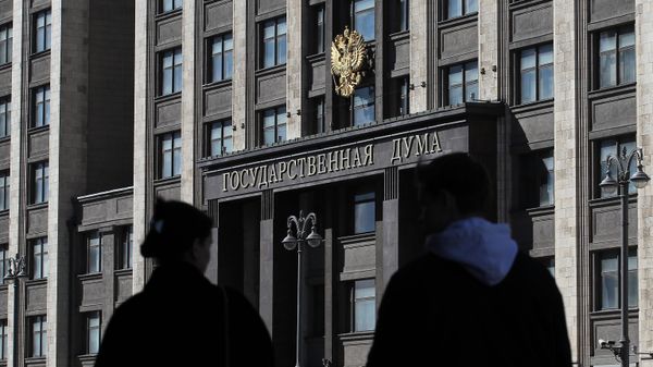 Здание Государственной Думы РФ на улице Охотный ряд в Москве