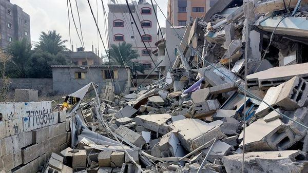 Обломки зданий, пострадавших в результате ракетных ударов ВС Израиля по Газе