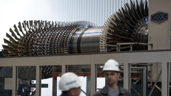 Ротор турбины в новом цехе по восстановлению лопаток газовых турбин на заводе компании Сименс в Ленинградской области