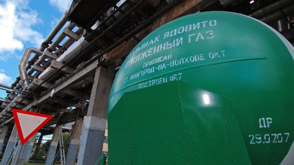 Сжиженный газ в цистернах на территории ОАО Акрон Сжиженный газ в цистернах на территории ОАО Акрон