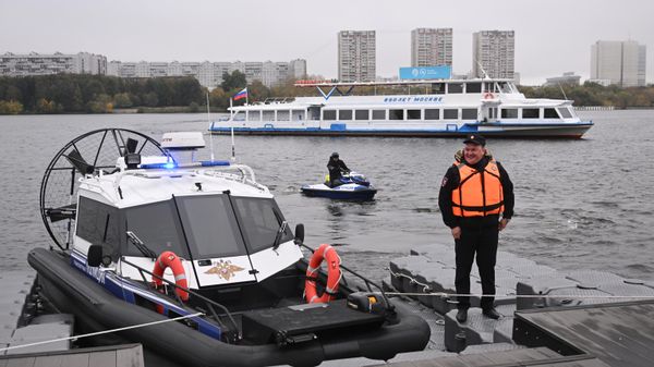 Речной транспорт у Северного Речного вокзала в Москве
