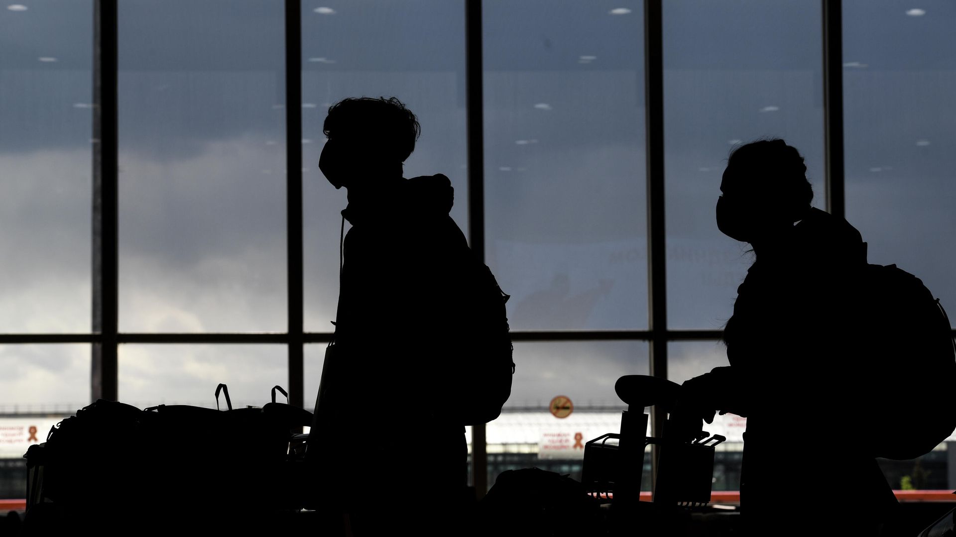 Пассажиры в аэропорту Шереметьево в Москве - ПРАЙМ, 1920, 30.12.2025