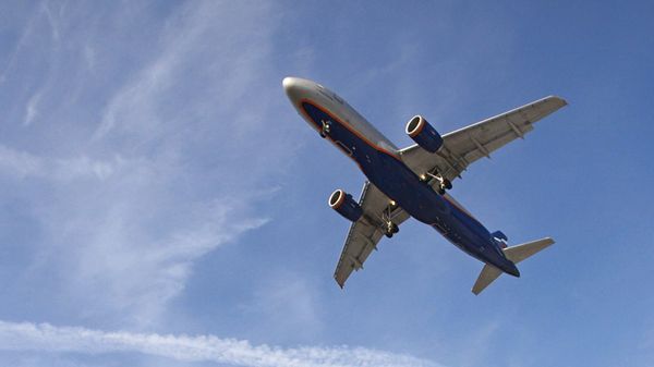 Самолет Airbus-320