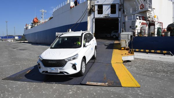 Оформление автомобилей китайских марок в морском пункте пропуска Суходол в Приморье