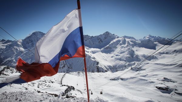 Флаг России на горнолыжном курорте