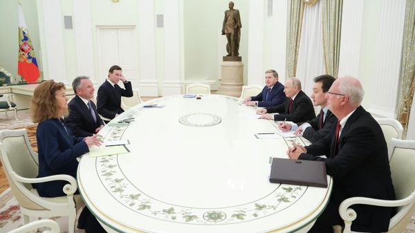 Президент РФ Владимир Путин и спецпосланник президента США Стивен Уиткофф во время встречи Президент РФ Владимир Путин и спецпосланник президента США Стивен Уиткофф во время встречи