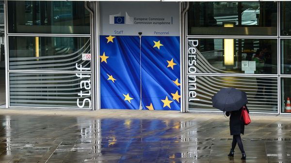 Вход в здание Еврокомиссии в Брюсселе