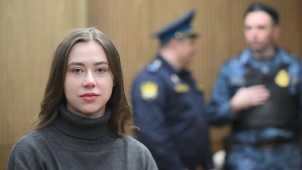 Блогер Александра Митрошина перед началом заседания в Тверском районном суде. 4 декабря 2025