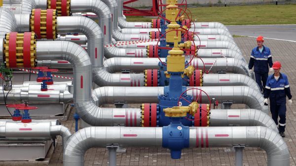 Рабочие на подземном хранилище газа Рабочие на подземном хранилище газа