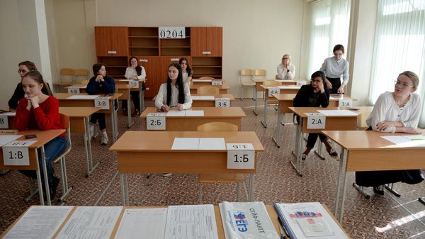 Ученики в классе перед началом единого государственного экзамена