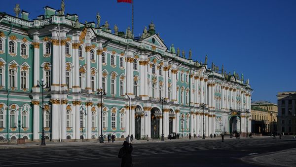 Здание Государственного Эрмитажа на Дворцовой площади в Санкт-Петербурге