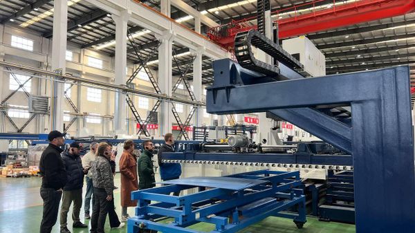Поездка на крупные площадки HL, а также на партнёрские предприятия Китае