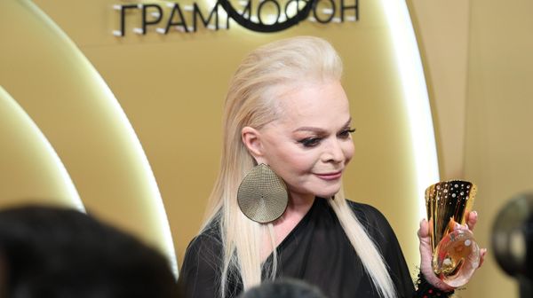 Лариса Долина