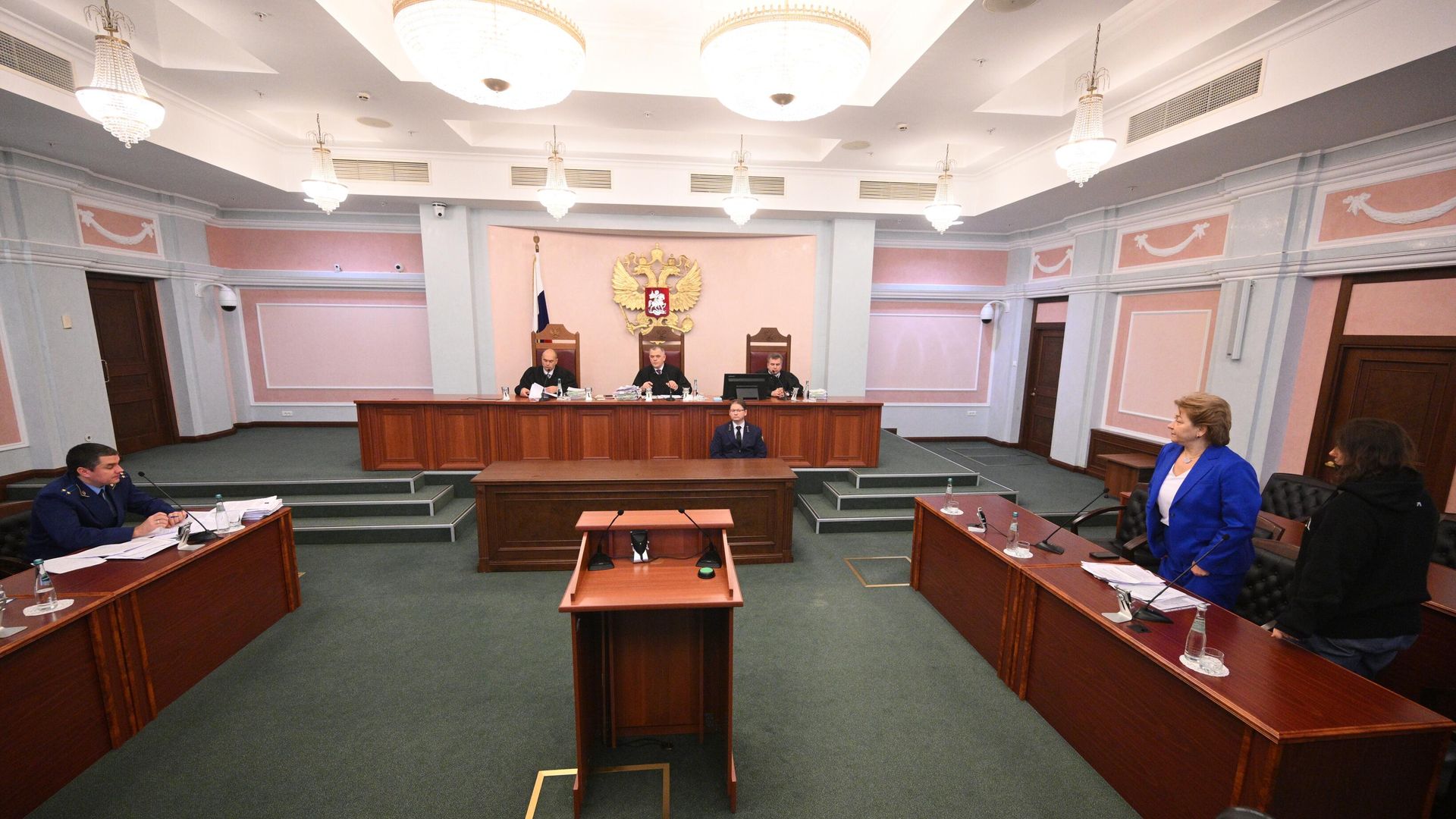 Рассмотрение жалобы по делу о квартире певицы Долиной - ПРАЙМ, 1920, 16.12.2025