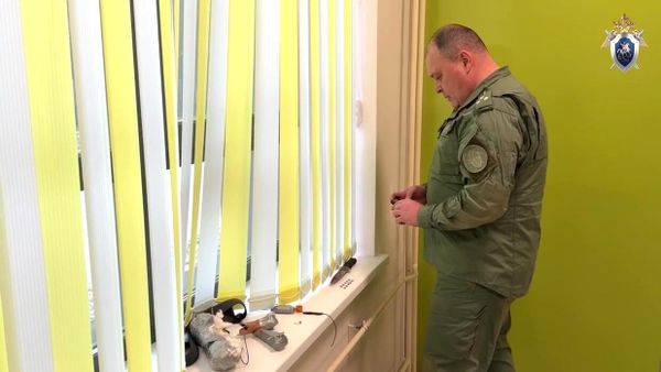 Следователи и криминалисты ГСУ СК по Московской области продолжают работу на месте происшествия в Успенской школе в поселке Горки-2 Московской области Следователи и криминалисты ГСУ СК по Московской области продолжают работу на месте происшествия в Успенской школе в поселке Горки-2 Московской области