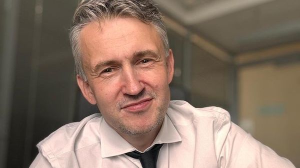 Начальник управления корпоративных финансов и связей с инвесторами крупнейшей российской алмазодобывающей компании “Алроса” Сергей Тахиев