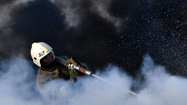 Сотрудник пожарной охраны МЧС РФ 