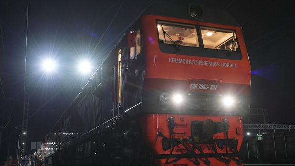 Пассажирский поезд Таврия