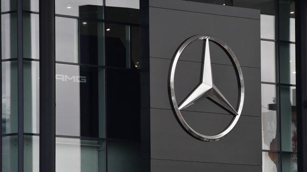 Логотип компании Mercedes-Benz