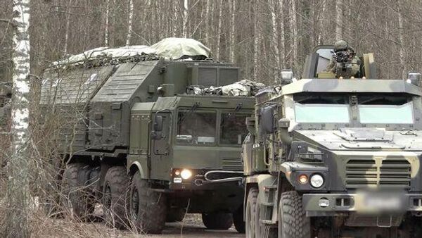 Подвижный грунтовый ракетный комплекс Орешник