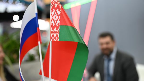 Флаги России и Белоруссии 