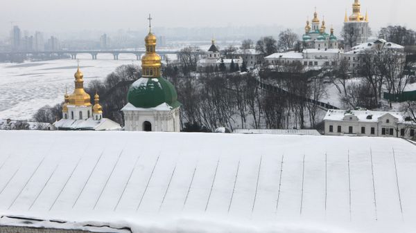 Вид на Днепр и Киево-Печерскую лавру в Киеве