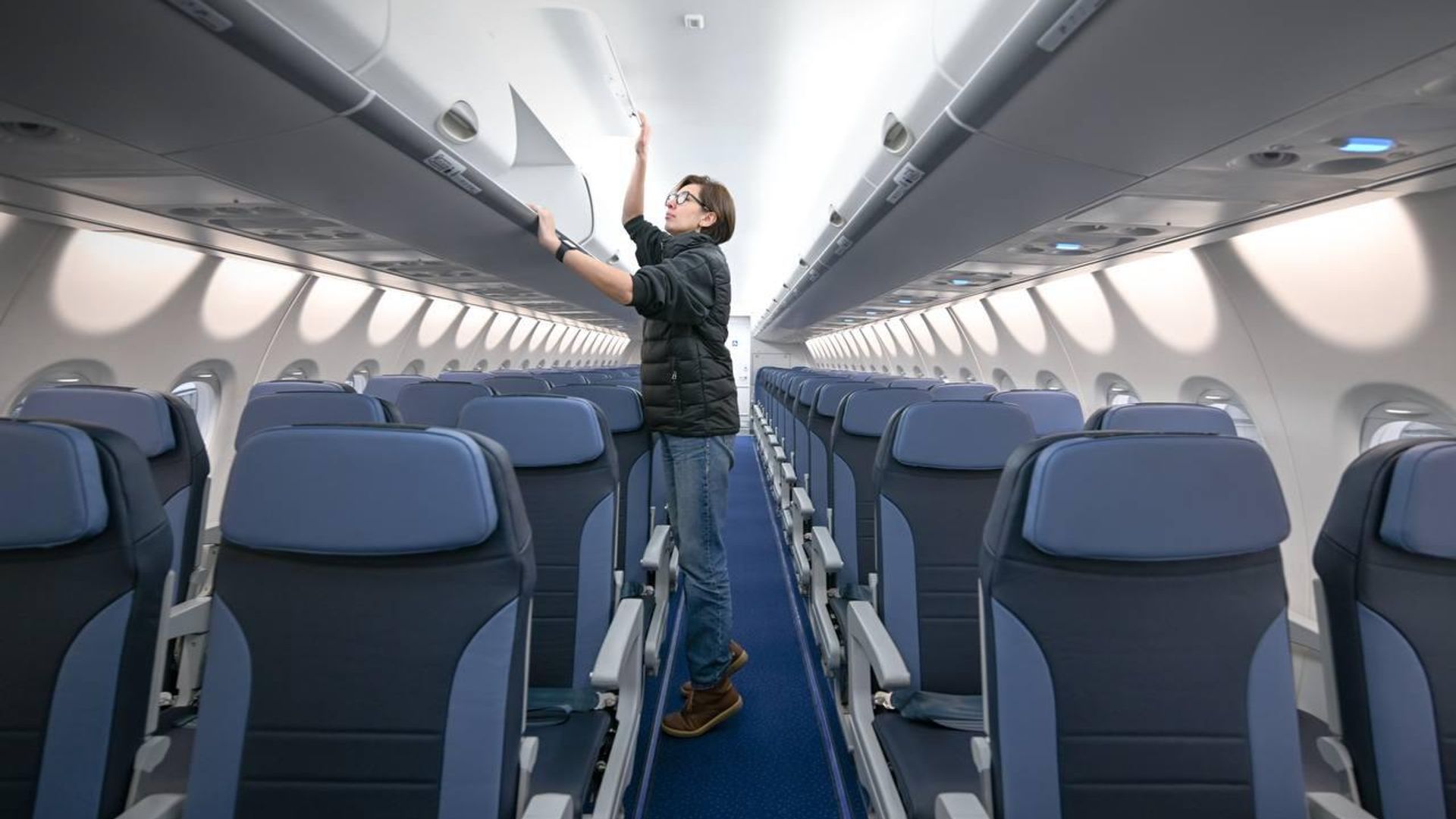 Новый интерьер импортозамещенного самолета Superjet 100 - ПРАЙМ, 1920, 17.04.2026