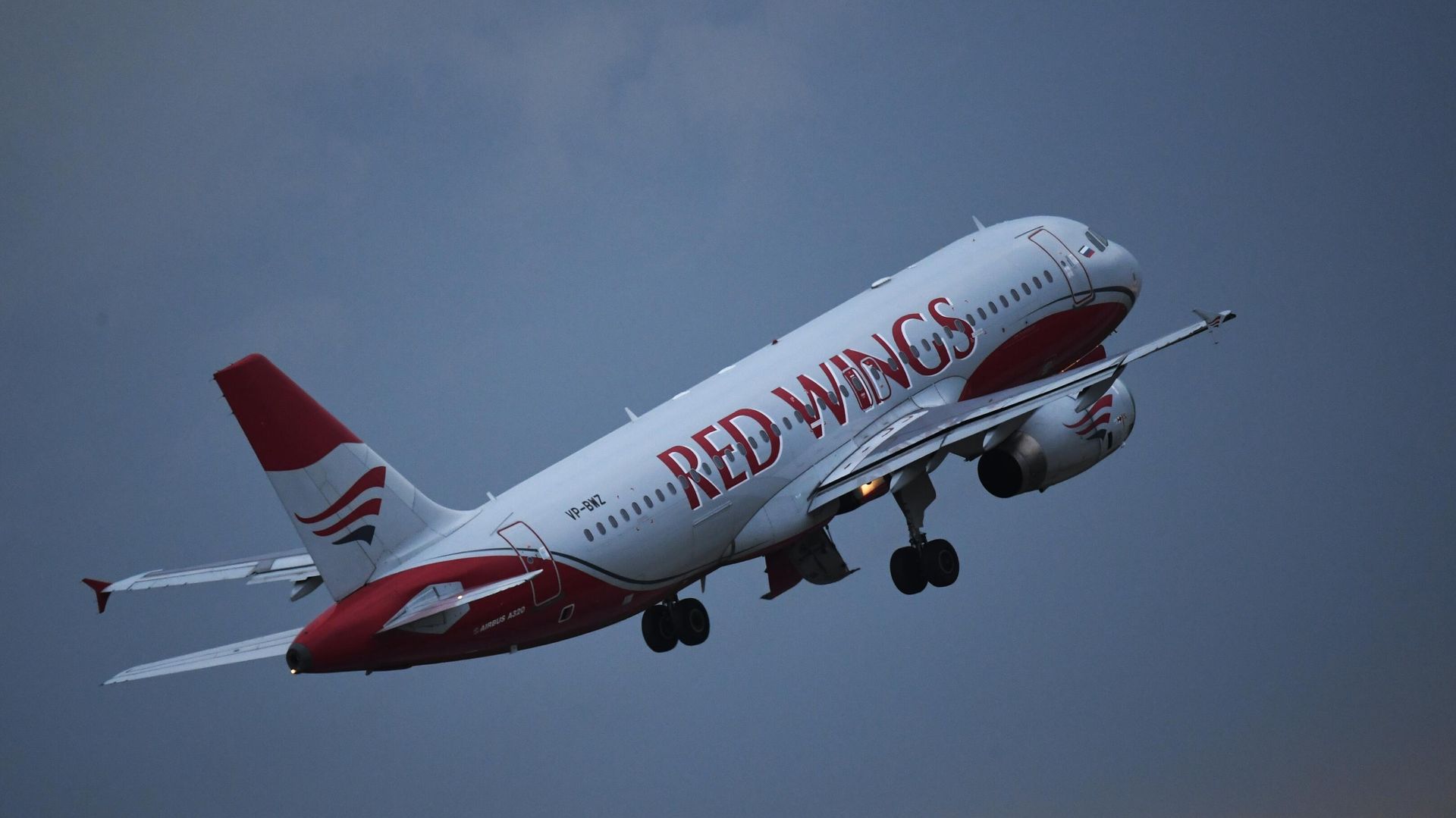  Самолет Airbus A320-232 авиакомпании Red Wings в небе - ПРАЙМ, 1920, 18.04.2026