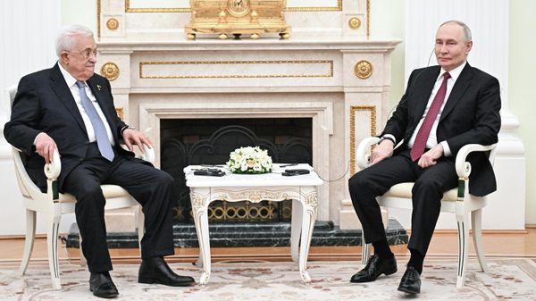 Президент РФ Владимир Путин и президент Палестины Махмуд Аббас во время встречи в Москве