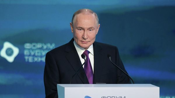 Президент РФ Владимир Путин выступает на IV Форуме будущих технологий в Москве