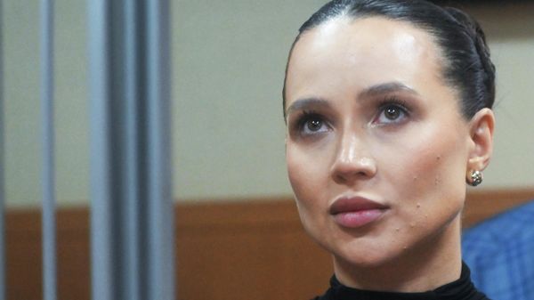 Блогер Валерия Чекалина, обвиняемая в незаконных валютных операциях с использованием подложных документов, на заседании в Гагаринском суде в Москве
