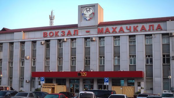 Здание железнодорожного вокзала в Махачкале