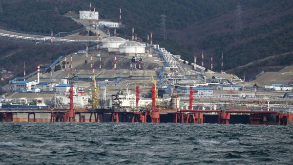 Перевалочный нефтяной терминал Шесхарис в порту Новороссийска