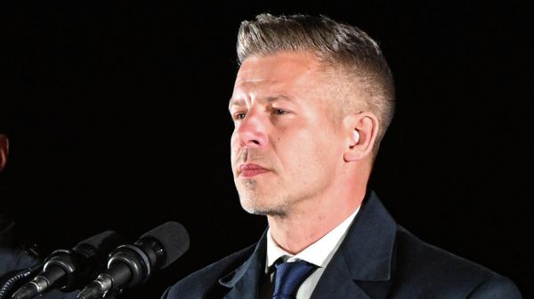 Лидер победившей на парламентских выборах в Венгрии оппозиционной партии Тиса Петер Мадьяр на митинге в Будапеште