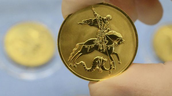 Производство золотых слитков на Московском монетном дворе