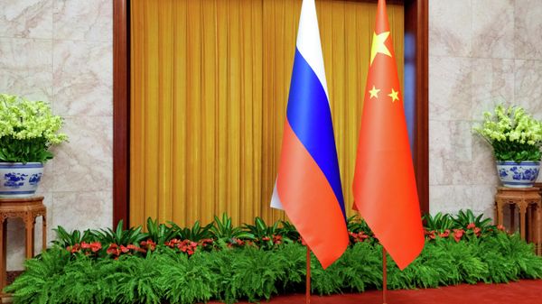 Флаги России и Китая