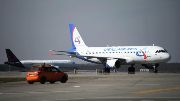 Самолет авиакомпании Уральские авиалинии 