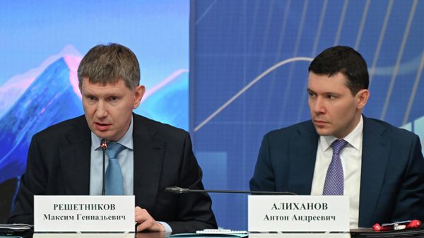 Министр экономического развития РФ Максим Решетников и министр промышленности и торговли РФ Антон Алиханов 