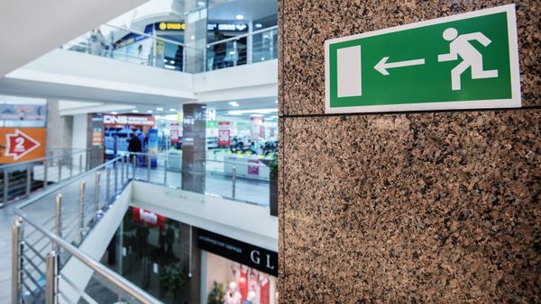 В помещении торгово-развлекательного центра