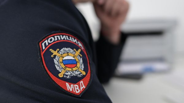 Сотрудник полиции во время работы Сотрудник полиции во время работы