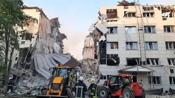 Последствия удара ВСУ по колледжу в Старобельске в ЛНР