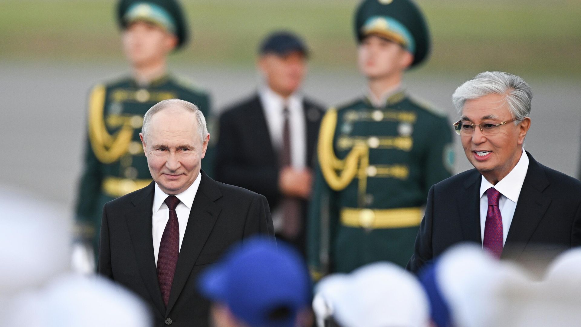 Президент РФ Владимир Путин и президент Казахстана Касым-Жомарт Токаев во время встречи в международном аэропорту имени Нурсултана Назарбаева в Астане Президент РФ Владимир Путин и президент Казахстана Касым-Жомарт Токаев во время встречи в международном аэропорту имени Нурсултана Назарбаева в Астане - ПРАЙМ, 1920, 27.05.2026