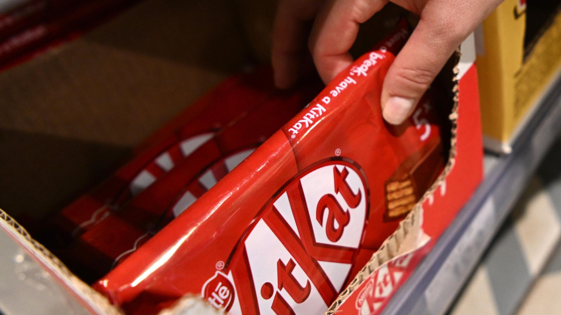 Шоколад KitKat на полке одного из магазинов в Москве - ПРАЙМ, 1920, 31.05.2026