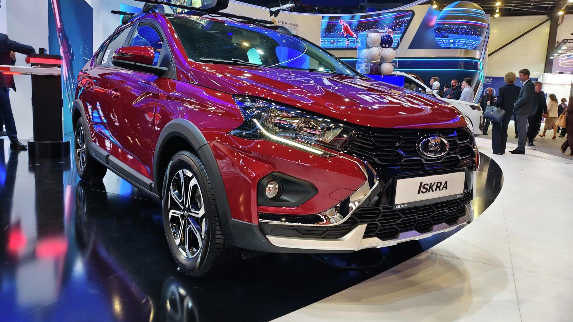 Lada Iskra на стенде АвтоВАЗа на Петербургском международном экономическом форуме - ПРАЙМ, 1920, 03.06.2026