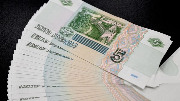 В Москве запустили в оборот купюры номиналом пять и десять рублей