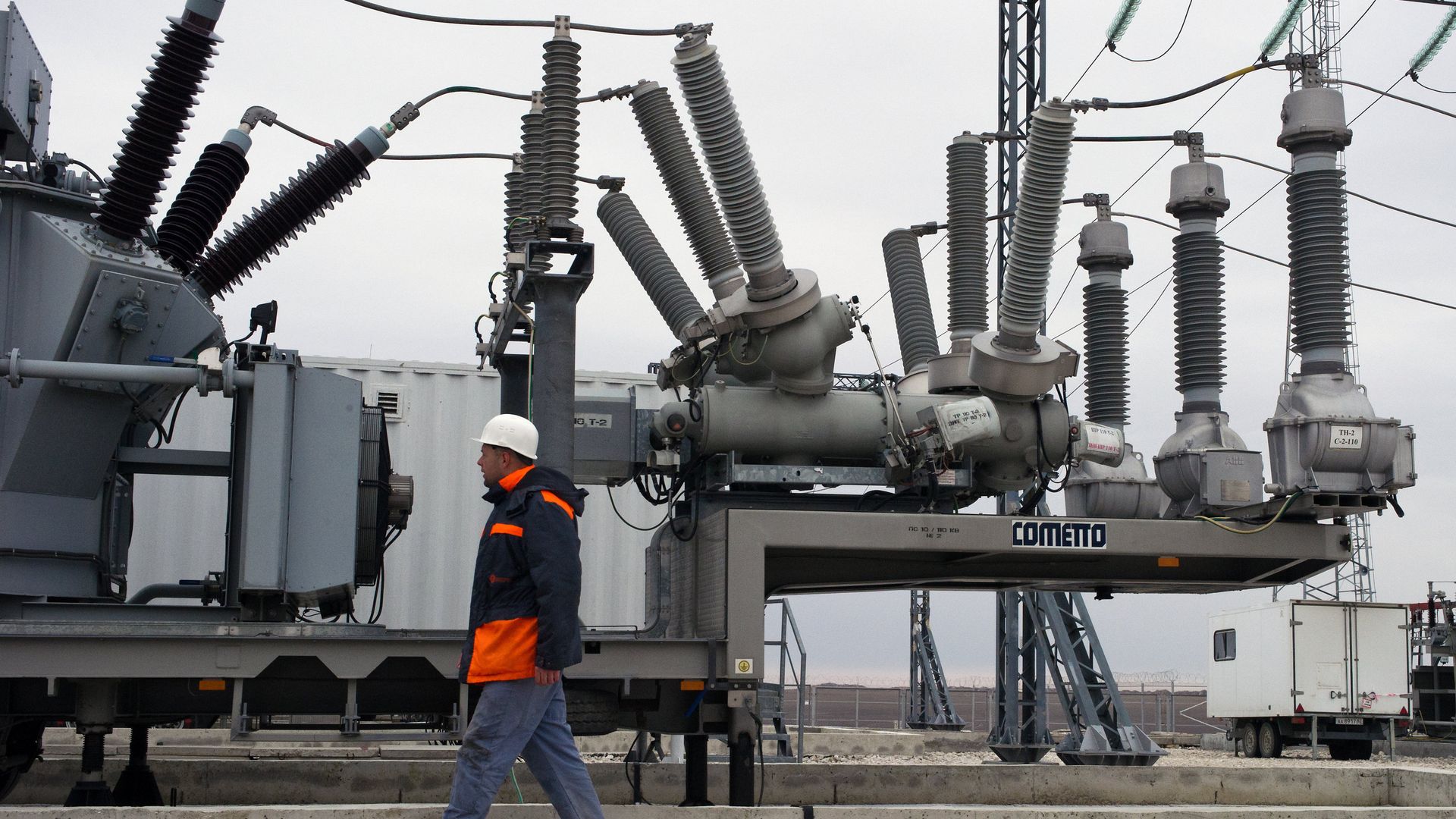 Силовое оборудование трансформаторов на площадке размещения мобильных газотурбинных электростанций (МГТЭС) Западно-Крымская вблизи г. Саки в Крыму - ПРАЙМ, 1920, 13.07.2026