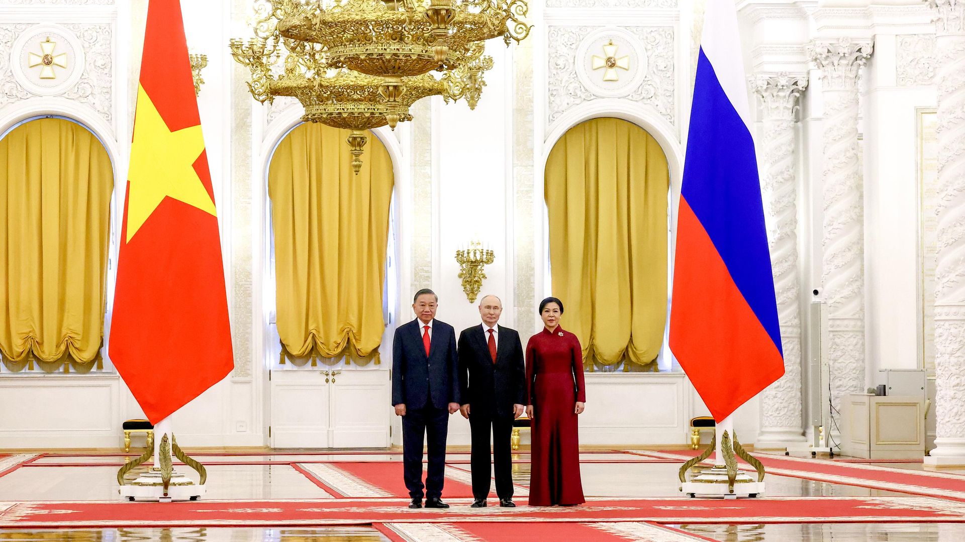 Президент РФ Владимир Путин, генеральный секретарь Центрального комитета Коммунистической партии Вьетнама, президент Вьетнама То Лам и его супруга Нго Фыонг Ли во время встречи в Кремле - ПРАЙМ, 1920, 09.09.2026