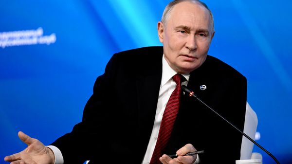 Президент РФ Владимир Путин выступает на пленарной сессии XXIII ежегодного заседания Международного дискуссионного клуба Валдай Президент РФ Владимир Путин выступает на пленарной сессии XXIII ежегодного заседания Международного дискуссионного клуба Валдай