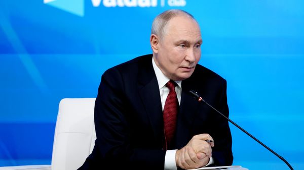 Президент РФ Владимир Путин выступает на пленарной сессии XXIII ежегодного заседания Международного дискуссионного клуба Валдай Президент РФ Владимир Путин выступает на пленарной сессии XXIII ежегодного заседания Международного дискуссионного клуба Валдай